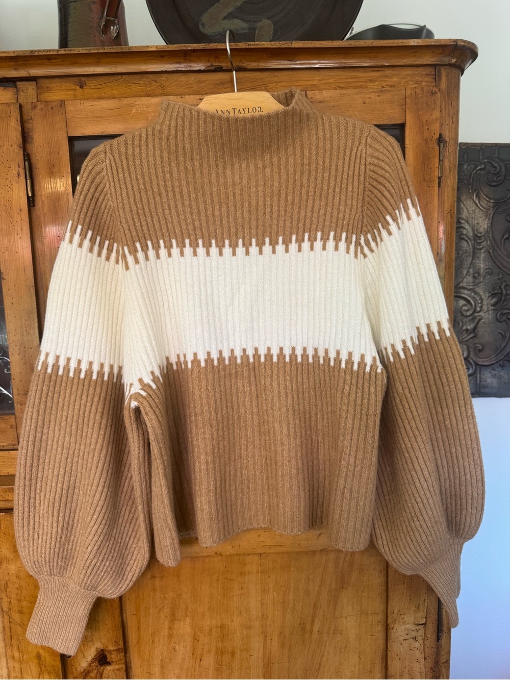 French Connection Ribbed Mock Neck Sweater in Camel & white  Sz M $148